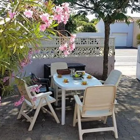 Villa T3 Mezzanine Climatisee, Terrasse & Parking, 900m De La - Saint-cyprien - Fr-1-106-42 *